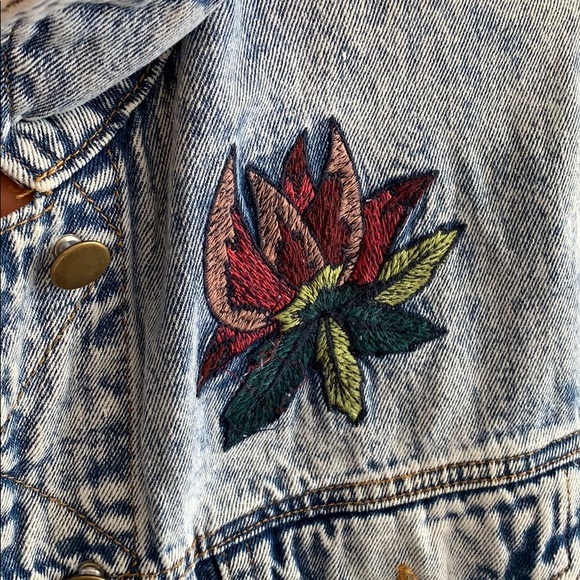 Jean Jacket with Embroidery - Picture 3 of 6